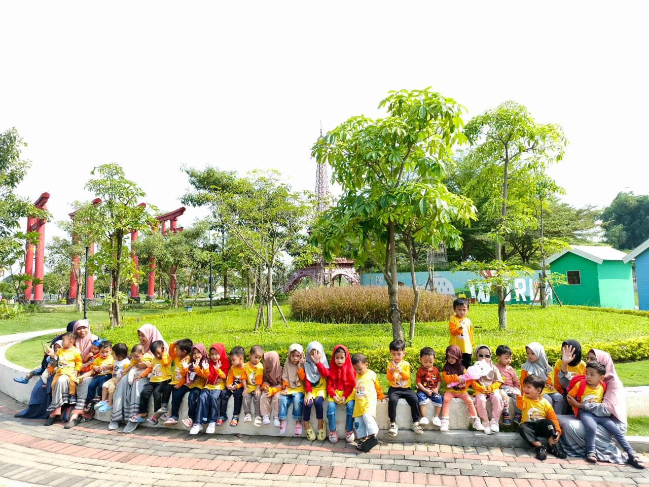 Foto bersama keluarga Daycare Al Ibrah